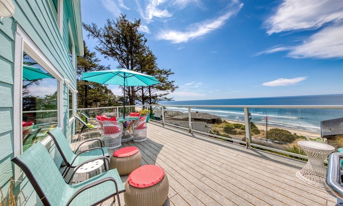 Oceanside Apartment | Incredible Ocean Views, Free WiFi - Great Location
