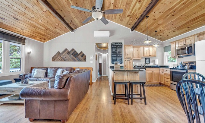 Beech Mountain House | Incredible View, Hot Tub, Close to Everything!