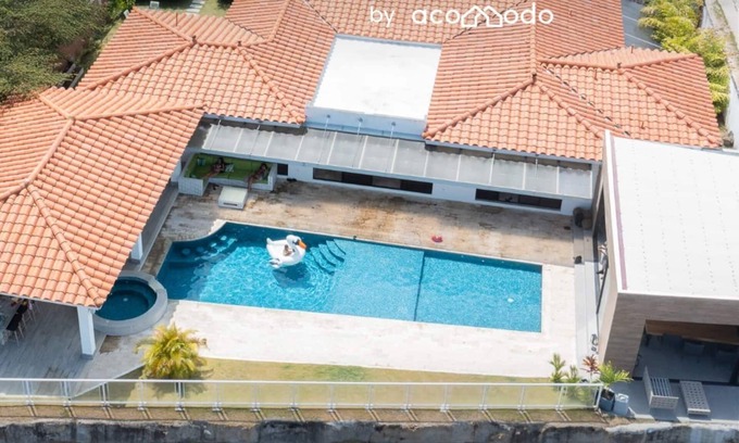 El Palmar Villa | Incredible villa with 6 bdr ensuite π‘ π/Private pool and near the beach π π π΄