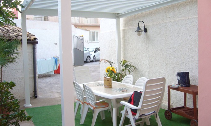 Portopalo di Capo Passero House | Independent house with large veranda