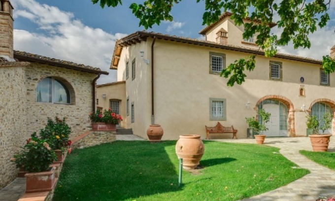 Tavarnelle Val di Pesa Villa | Independent Luxury Villa with Pool and Jacuzzi in the Chianti Region