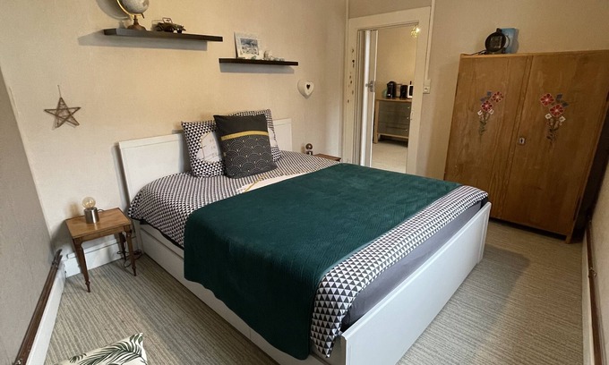 Andlau House | Independent 30m2 studio: bedroom, living room, bathroom