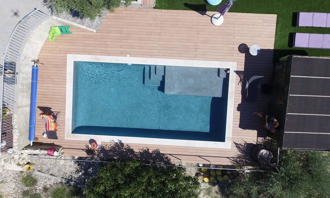 Saint-Saturnin-les-Avignon House | Independent apartment, quiet hill with pool