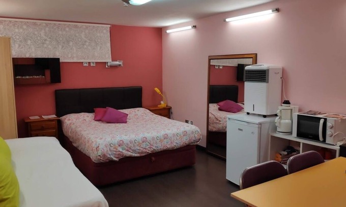 Rivas-Vaciamadrid House | independent room with private bathroom on the ground floor of a chalet