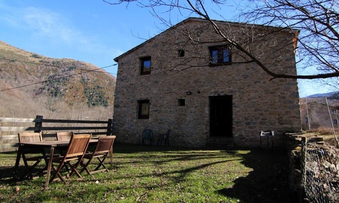 Pardines Cottage | Independent holiday cottage, garden and private barbeque. Pardines Valley.