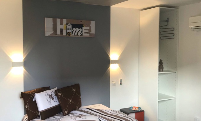 Chartres House | independent house