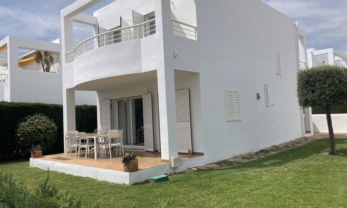 Vista de los Angeles-Rumina House | Independent house with community pool