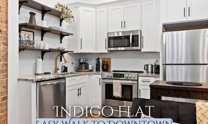 MLK University Apartment | Indigo Flat: Chic Retreat in Downtown Chattanooga