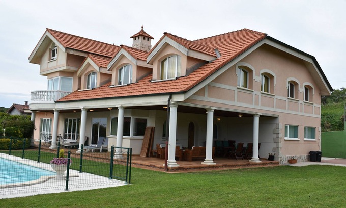 Barrika Villa | Individual chalet, swimming pool, pediment, gym, sauna, Turkish bath, Jacuzzi