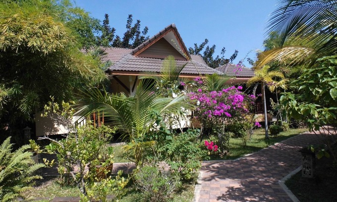 Ban Phe House | Individual living in 'mini-resort' with pool, near Koh Samet