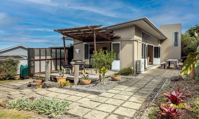 Ostend House | Indoor-Outdoor Living for Family Fun