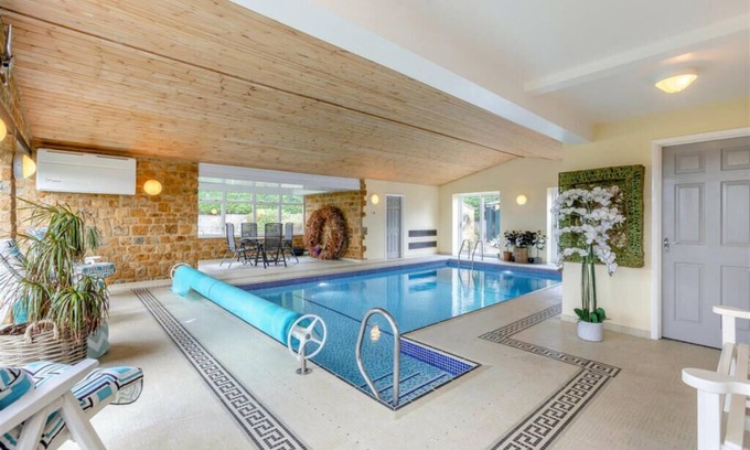Hornton House | Indoor Pool! Ranch Style! Cotswolds, Soho Farmhouse, Oxford, Stratford, London