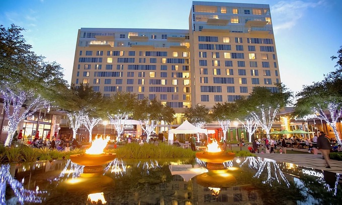 Memorial House | Indulge In Contemporary Comfort! Free Parking w/Outdoor Swimming Pool,