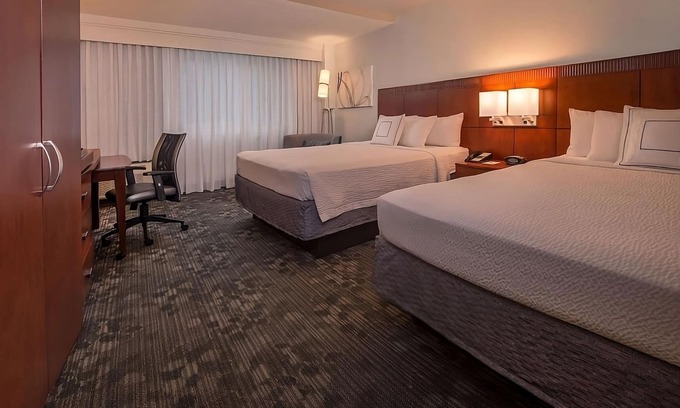 Rosslyn Apartment | Indulge in Home Like Comfort! 4 Pet-friendly Units, Parking, Onsite Starbucks!