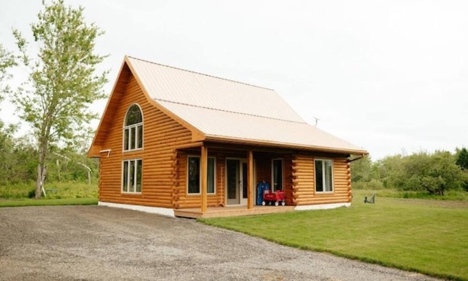 Malagash Mine House | Indulge in Serenity at The Golden Pearl: A Beautiful Log Cottage Escape