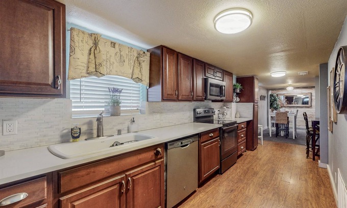 North Valley House | Industrial Calcutta, 4bd, 2 ba, gated parking