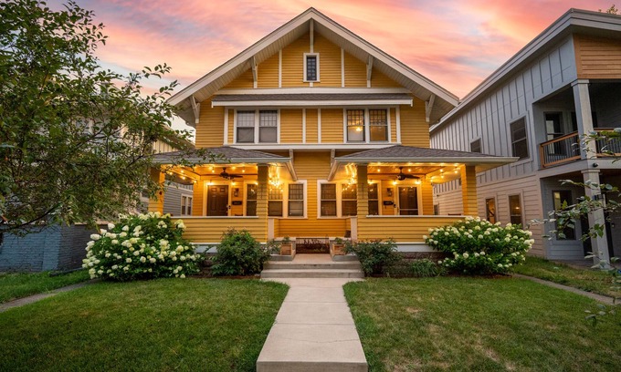 Mapleton/Fall Creek House | INDY Big House - 6 bedrooms w/Fenced Big Backyard