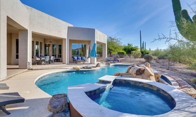 Black Mountain Shadows House | Infinity Pool: Stunning Home in Cave Creek!