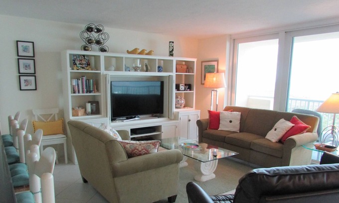 New Smyrna Beach Condo | Inlet #1107 - 2BD 2BA Chic Oceanfront Elegance