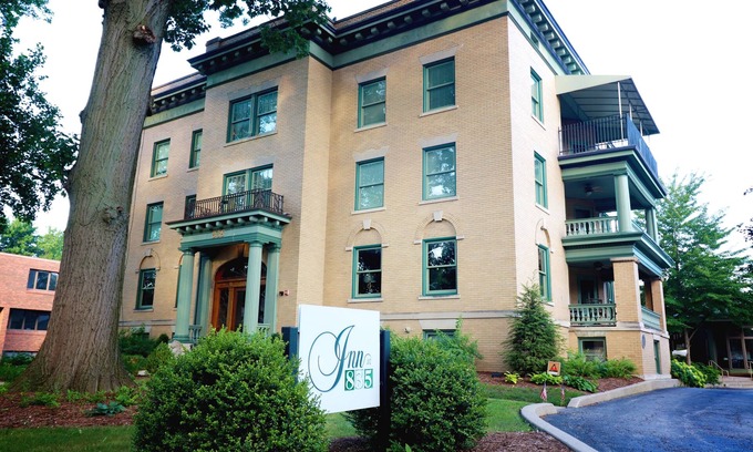 Springfield Hotel | Inn at 835 Boutique Hotel