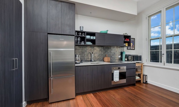 Darlinghurst Apartment | Inner-City apartment minutes walk to dining hubs