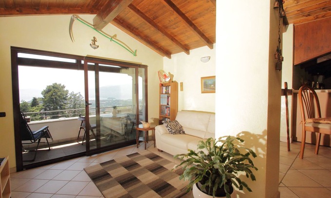 Cissano Apartment | Intimate apartment with terrace overlooking the lake, garden and air conditioning