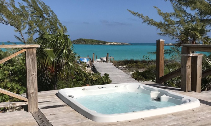 William's Town Cottage | Intimate Luxury on Bahamas Best Beach - Blue Point Cottage Beach House