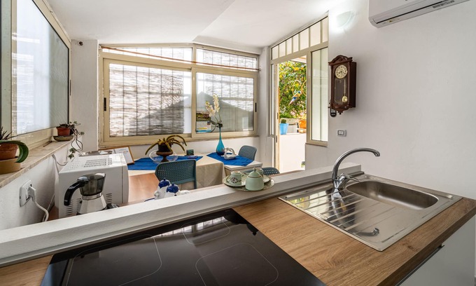 Carbonia House | Intimate, quiet studio apartment with a small living room and equipped kitchen