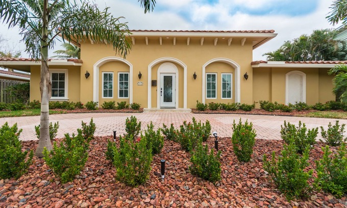 Lighthouse Point House | Intracoastal Dream Home Near Beach W/Private Pool/Dock/Martha Stewart Kitchen