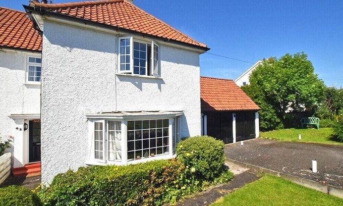 Seahouses Cottage | INVERAY, pet friendly, with open fire in Seahouses