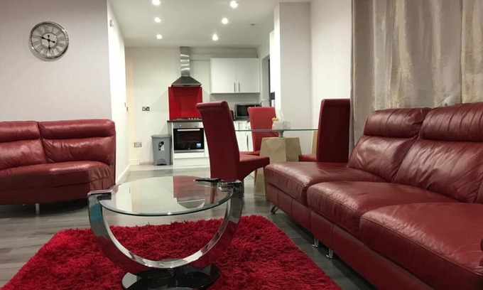 Lacey Green House | Inviting 2-Bed fully Furnished House-High Wycombe
