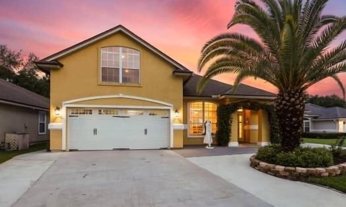 Westside House | Inviting 5 bedroom, 3 bath home Centrally located.