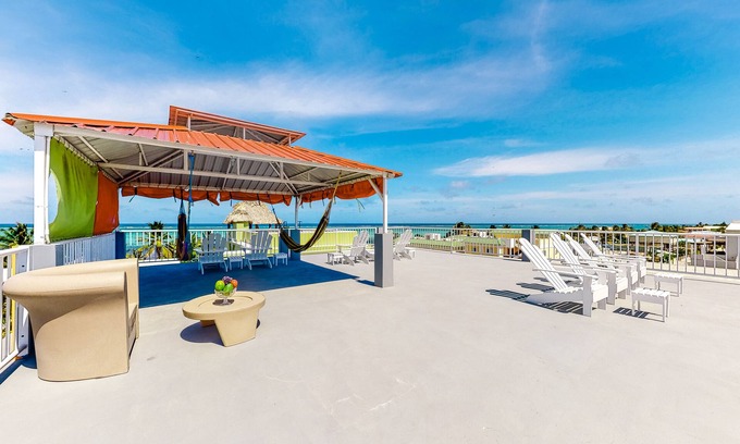 San Pedro Apartment | Inviting apartment w/ocean views, a shared rooftop, laundry, WiFi & partial AC