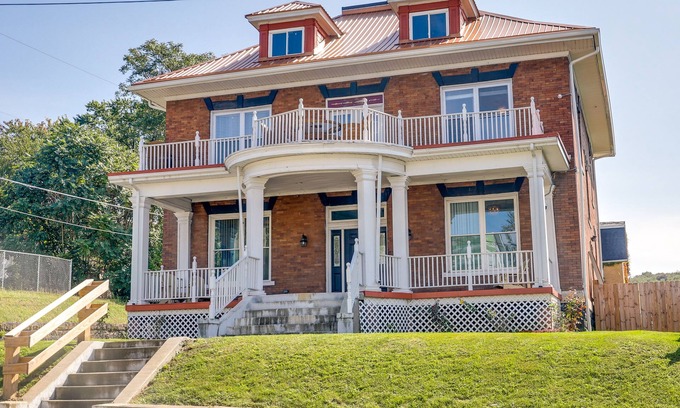 Connellsville House | Inviting Connellsville Getaway w/Deck!