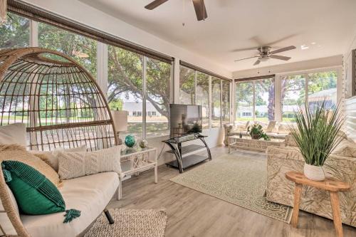 Del Mar House | Inviting Lady Lake House In the Village!