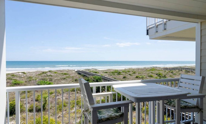 Shell Island Condo | Inviting Oceanfront 3BR Condo in WrightsvilleDunes
