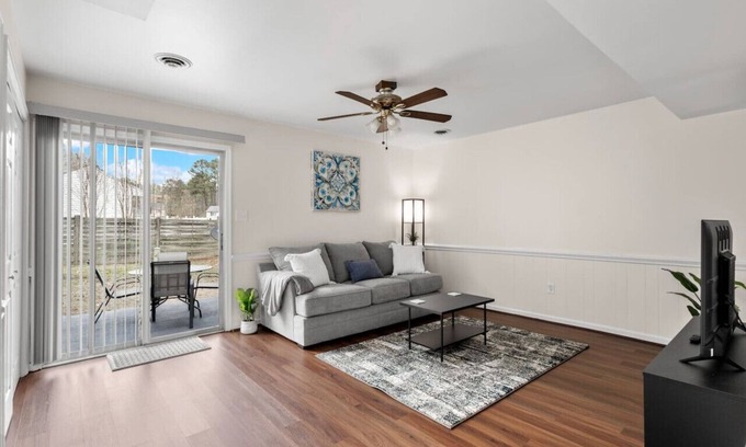 Hopewell House | Inviting Retreat: Spacious 2 BR 1.5 Bath Townhouse