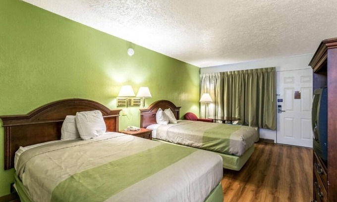 Edgewood House | Inviting Room Near Local Attractions w/On-Site Dining & Laundry Facility