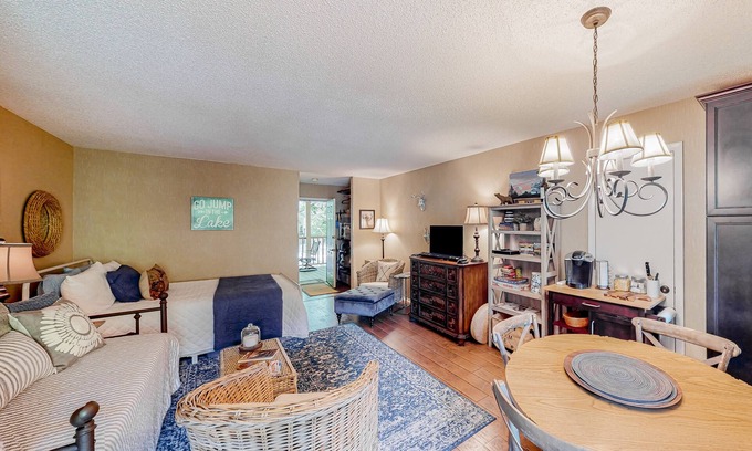Lake Lure Apartment | Inviting studio with pool, tennis, hot tub, kitchenette, & private sunny balcony