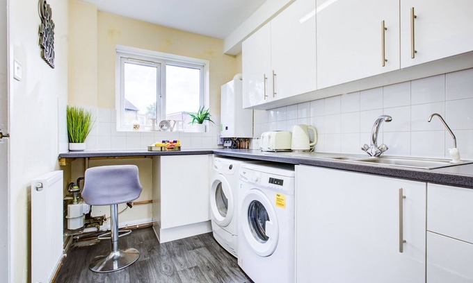 Selhurst Apartment | Inviting Urban Apartment in Croydon