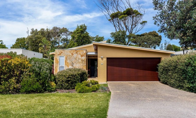 Inverloch House | Invy Surf Hideaway Linen included