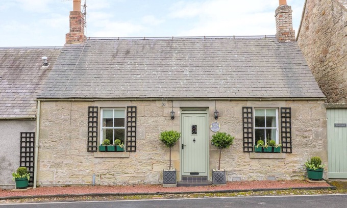 Duns Cottage | IONA COTTAGE, pet friendly, country holiday cottage in Duns