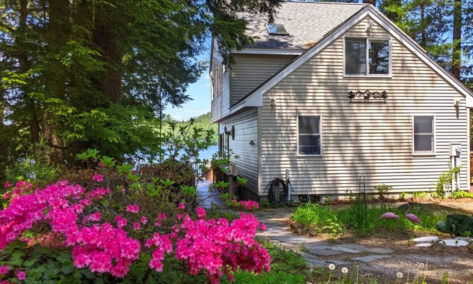 Bradford House | Iona Lake House on Lake Massasecum