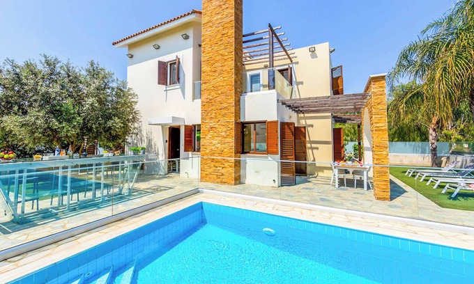 Ayia Thekla Villa | Ionion seaside villa