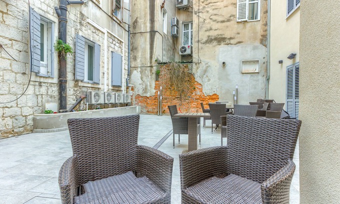 Split Bed & Breakfast | Irini Luxury Rooms