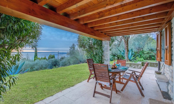 Toscolano Maderno Villa | Iris House -Lakeview & Shared Pool, Toscolano Maderno, Italy