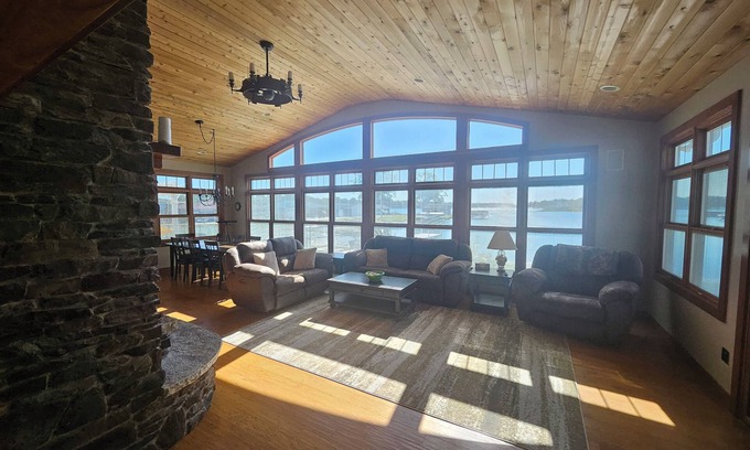 Warsaw House | Irish Lakefront, Hot Tub! Pets, dock, fishing, kayaks, ice fishing, hunting!