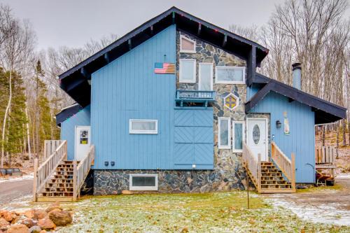 Stambaugh Apartment | Iron River Retreat with Sauna Walk to Ski Brule!