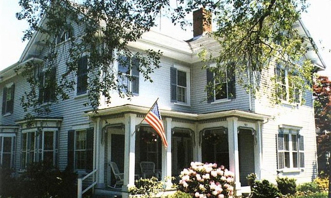 Sandwich Bed & Breakfast | Isaiah Jones Homestead Bed and Breakfast