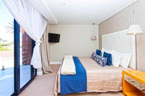 Pollok Beach Hotel | Isango Gate